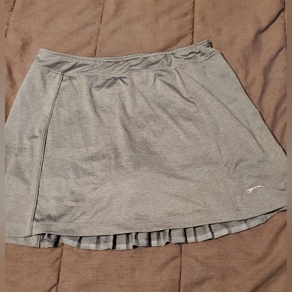 Slazenger Ladies Grey Golf Skort With Pleated Back Hem Size M Pickleball - Picture 1 of 5